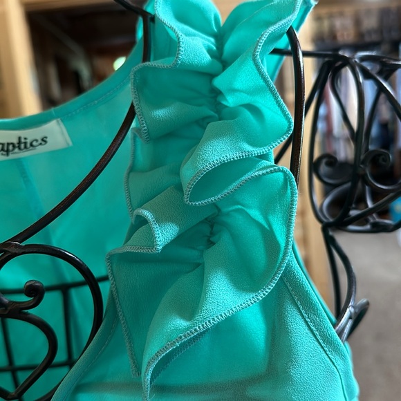 Green ruffle tank - Picture 3 of 5